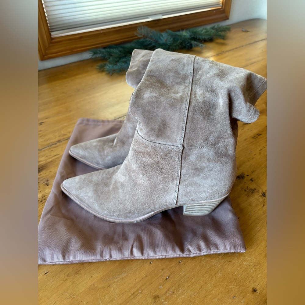 Gianvito Rossi Boots Tan Suede Pointed Toe Knee High Boots 8